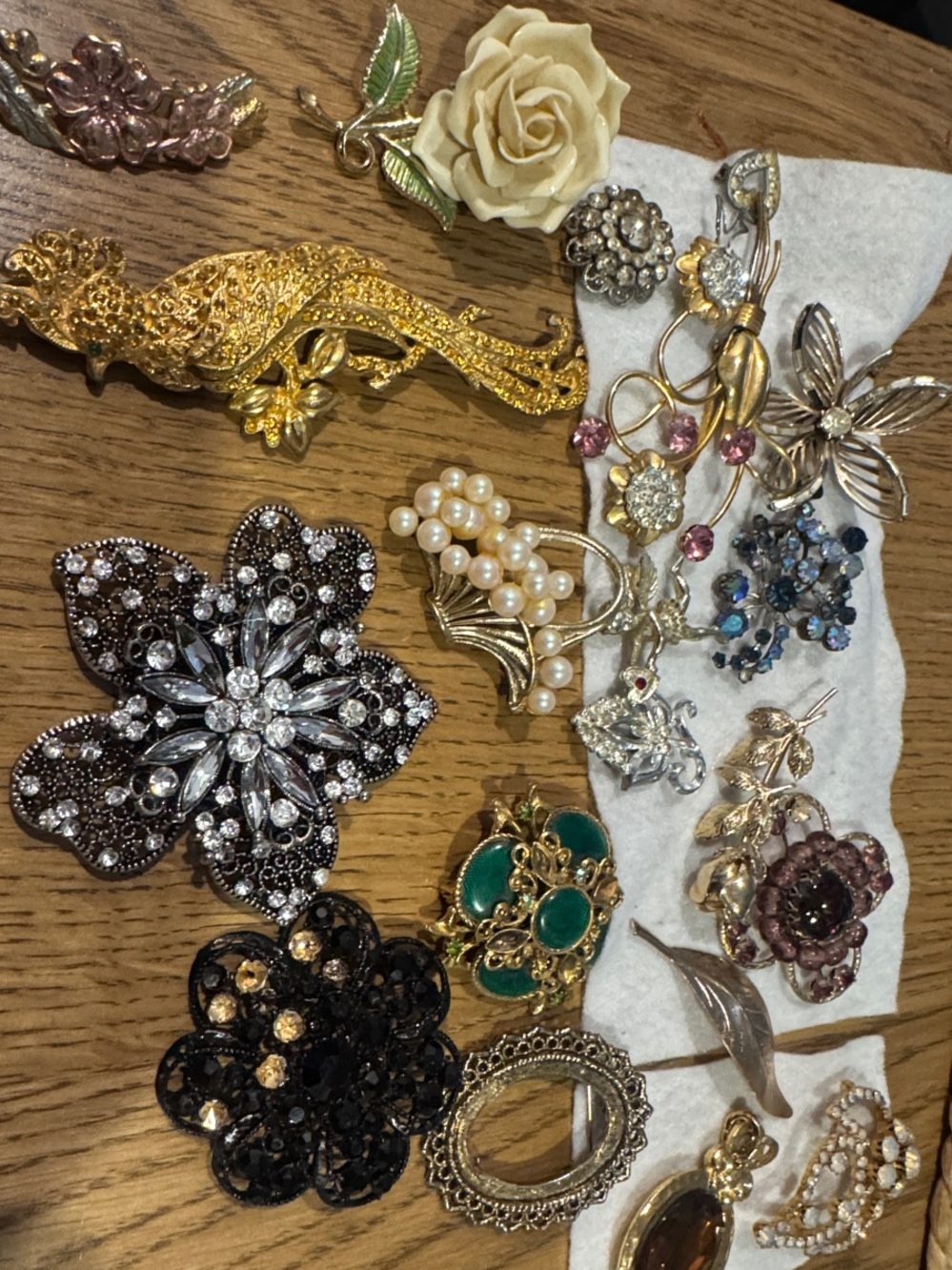 Mixed Women’s Fashion Brooch Set - Gold, Black, Green, Cream, Pearl Accents